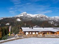 Bei der Wildbichlalm mit Spitzstein Kulisse